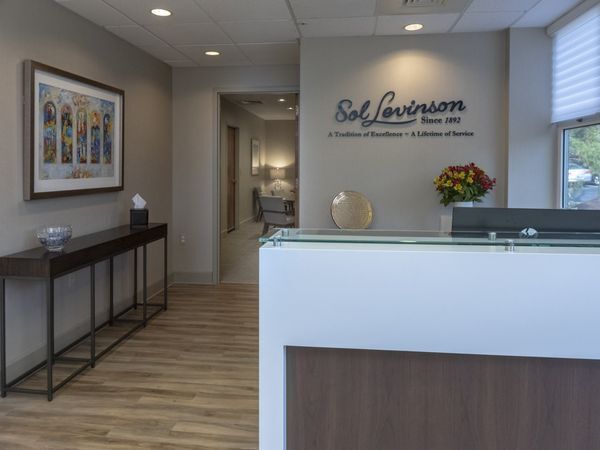 Arrangement office lobby